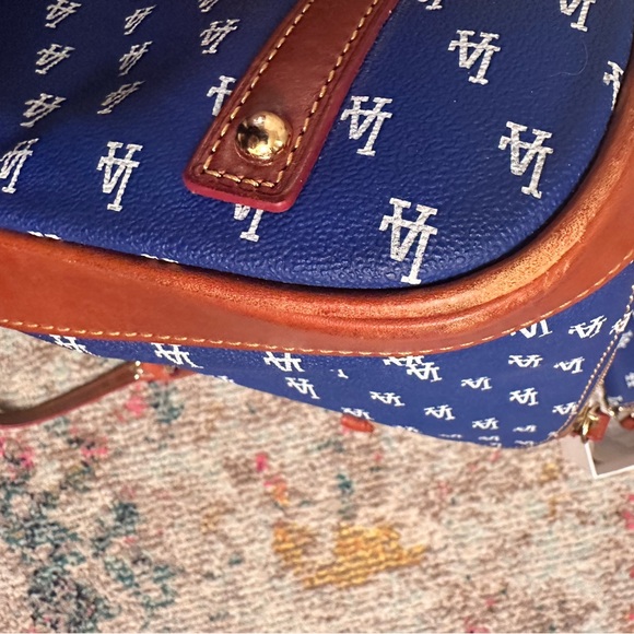 Dooney and Burke handbag with crossbody strap. Matching wallet . Leather. - Picture 5 of 10